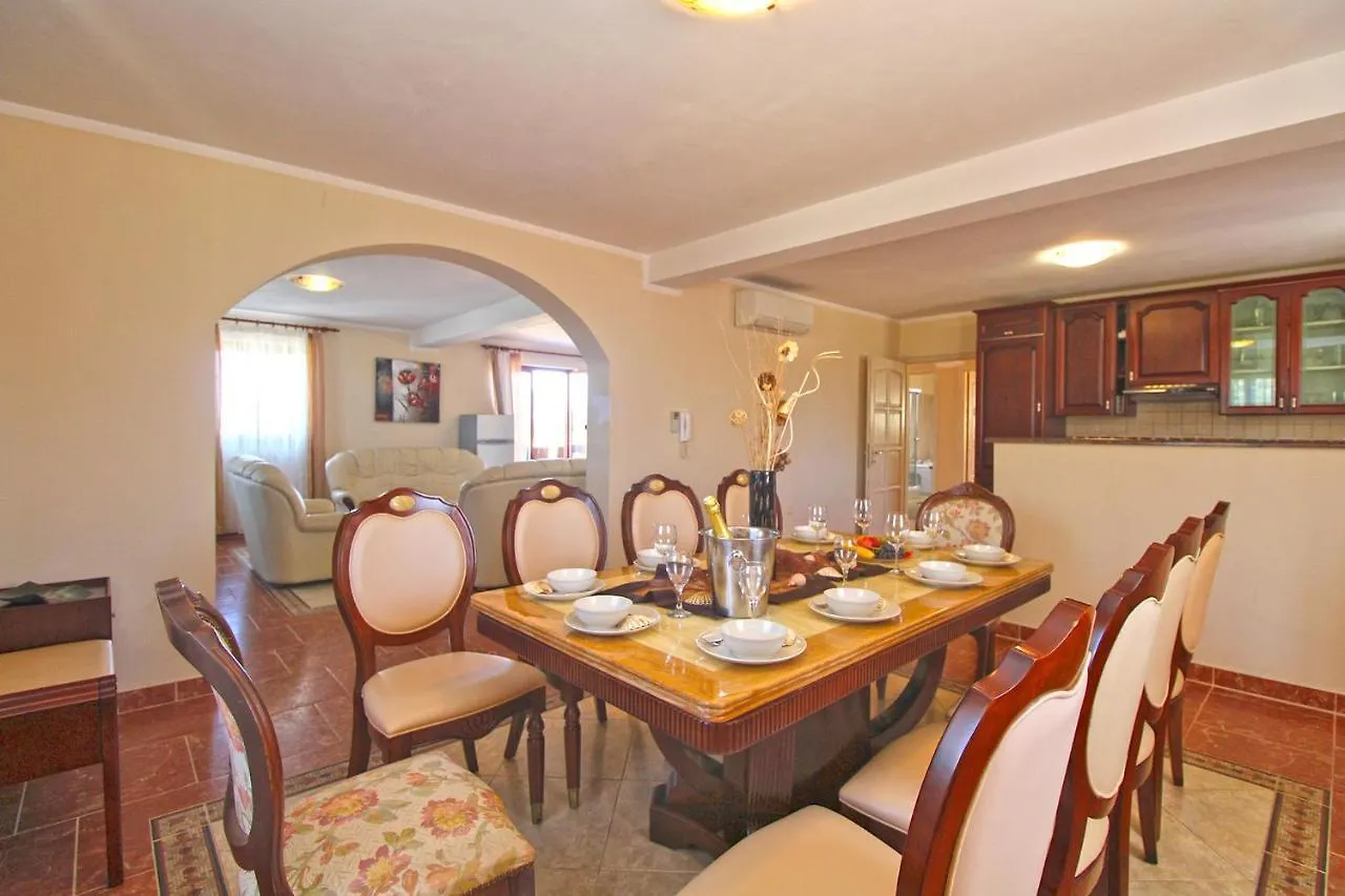 House Sisan 2209 Villa
